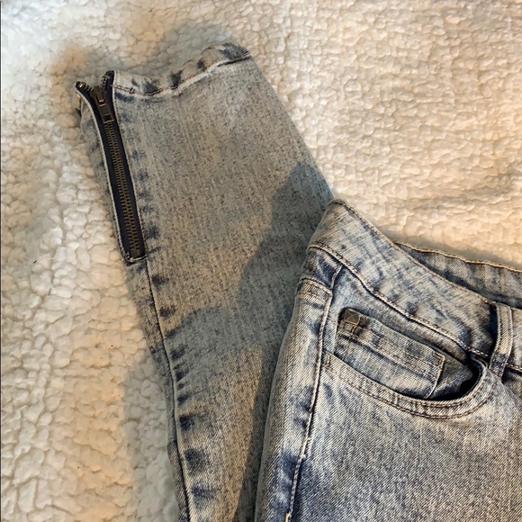 Jeans - Picture 2 of 3